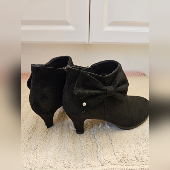 Ann’s elastic velvet side large bow stiletto boots, with Thick 11mm latex insole - Picture 11 of 16